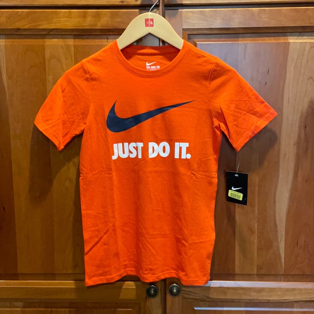 Boys Nike Shirt NWT Size S Just Do It
